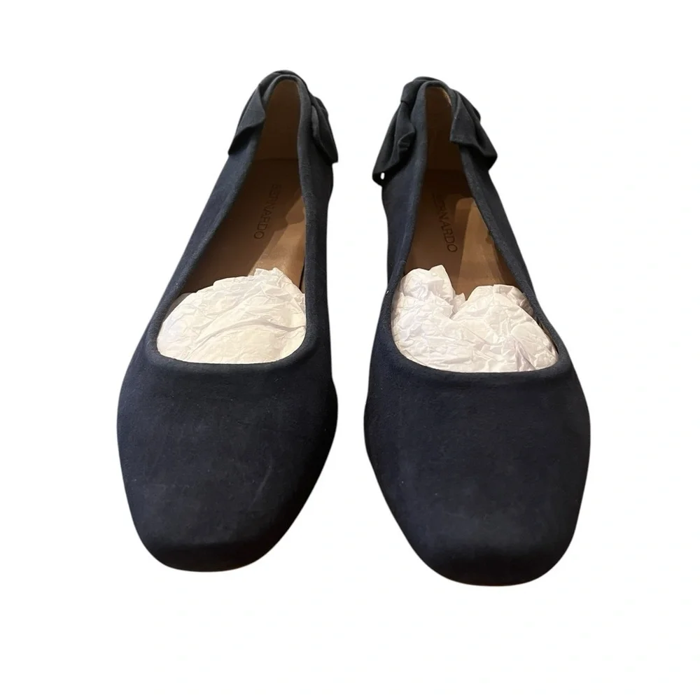 NWOB Bernardo Women’s Eloise Bow Accent Navy Flats in size 8 - Picture 5 of 10